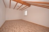 DIETZ: 2-Zimmer-Dachgeschosswohnung in ruhiger Lage von Dieburg - optionale Einbauküche - Schlafzimmer 1 von 1