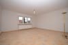 DIETZ: Renovierte, große 3-Zimmer-Wohnung mit Balkon in zentraler Lage von Schaafheim Mosbach! - Wohnzimmer