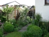 DIETZ: Gehobenes Zweifamilienhaus mit TOP-angelegtem Garten + Garage für 3 PKW - Außenansicht