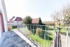 DIETZ: Einfamilienhaus auf großem Grundstück in familienfreundlicher Wohnlage! - Balkon Blick Grundschule