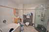 DIETZ: Erdgeschosswohnung mit wohnraumähnlich ausgebautem 3-Zimmer-Keller - Bad 2 mit Wanne+Dusche