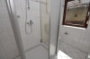 DIETZ: Renovierte Doppelhaushälfte mit 6 Zimmern, Garten, Keller und Garage! - Dusche im Bad