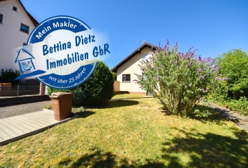 DIETZ: Gepflegtes Einfamilienhaus mit zusätzlicher Ausbaureserve in ruhiger Wohnlage!, 63599 Biebergemünd, Einfamilienhaus