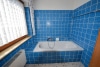DIETZ: Gepflegtes Einfamilienhaus mit zusätzlicher Ausbaureserve in ruhiger Wohnlage! - Tageslicht Badezimmer mit Wanne