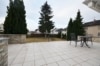 DIETZ: Zweifamilienhaus mit tollem Gartengrundstück - Auch zum Wohnen und Arbeiten geeignet! - Große Terrasse mit Markise