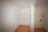 DIETZ: Renovierte 2-Zimmer-Wohnung im Erdgeschoss zu vermieten! - Garderobe