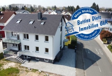 DIETZ: ERSTBEZUG! 3-Zi. Wohnung mit Einbaukpche, Stellplatz, TGL-Bad und Keller im sanierten 3 Familienhaus!, 64807 Dieburg, Dachgeschosswohnung