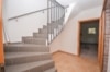 DIETZ: Doppelhaushälfte für die größere Familie im einzugsbereiten top gepflegten Zustand! Garten, Terrasse und 2 PKW-Stellplätze - Diele Souterrain