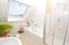DIETZ: 3-Zimmer-Dachgeschosswohnung mit Balkon in Otzberg - Ober-Klingen - Tageslicht Badezimmer mit Dusche und Wanne