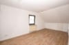 DIETZ: Renovierte 3-4 Zimmer-Dachgeschoss-Wohnung im Nordring von Dieburg - 2 Balkone - Küche