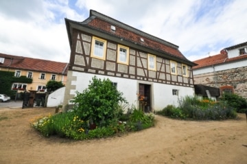 DIETZ: Frisch sanierte 2 Zimmer Wohnung in einem historischen Gesindehaus!, 64407 Fränkisch-Crumbach, Etagenwohnung