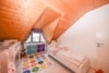 DIETZ: Freundliche Dachgeschosswohnung in zentraler Lage in Epperthausen! - Schlafzimmer 2 von 2
