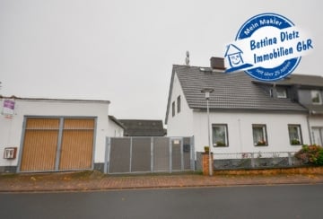 DIETZ: Renovierungsbedürftige Doppelhaushälfte mit Nebengebäude und Hofbereich in Klein-Umstadt!, 64823 Groß-Umstadt, Einfamilienhaus