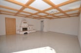 Wohnzimmer - DIETZ: Großzügiges Einfamilienhaus in Schaafheim OT Radheim! 4 Freisitze und große Garage! Ab 15.11.