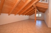Schlafzimmer 2 von 3 - DIETZ: Großzügiges Einfamilienhaus in Schaafheim OT Radheim! 4 Freisitze und große Garage! Ab 15.11.
