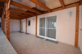 überdachte Terrasse - DIETZ: Großzügiges Einfamilienhaus in Schaafheim OT Radheim! 4 Freisitze und große Garage! Ab 15.11.
