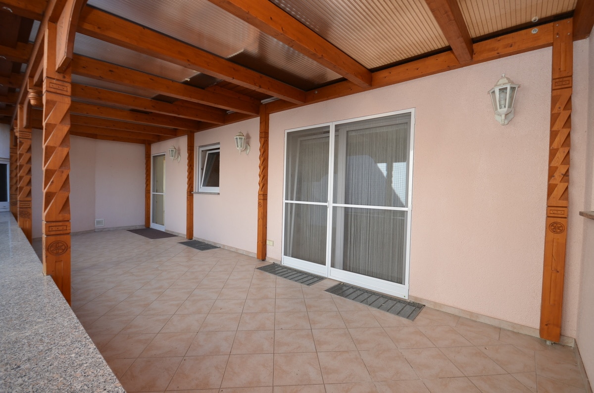 überdachte Terrasse