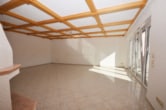 Wohnzimmer - DIETZ: Großzügiges Einfamilienhaus in Schaafheim OT Radheim! 4 Freisitze und große Garage! Ab 15.11.
