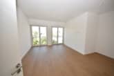 Schlafzimmer 2 von 3 - DIETZ: HAUS PAULA! Penthauscharakter mit 50qm Dachterrasse ! Wärmepumpe, Tiefgarage, opt Einbauküche