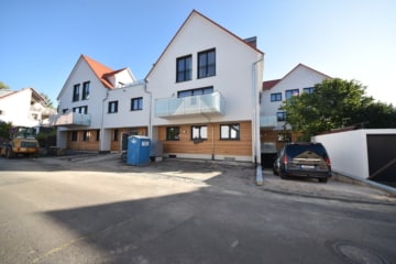 DIETZ: HAUS PAULA! Penthauscharakter mit 50qm Dachterrasse ! Wärmepumpe, Tiefgarage, opt Einbauküche - Außenansicht (652075)