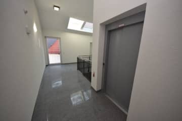 DIETZ: HAUS PAULA! Penthauscharakter mit 50qm Dachterrasse ! Wärmepumpe, Tiefgarage, opt Einbauküche - Aufzug (652076)