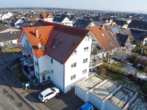 Luftbild - DIETZ: Lichtdurchflutete 4,5 Zimmer-Maisonette große Dachloggia – Galerie – Garage – Stellplatz