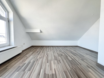 DIETZ: Lichtdurchflutete 4,5 Zimmer-Maisonette große Dachloggia – Galerie – Garage – Stellplatz - Schlafzimmer 3 von 3 (663626)