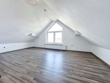 DIETZ: Lichtdurchflutete 4,5 Zimmer-Maisonette große Dachloggia – Galerie – Garage – Stellplatz - Schlafzimmer 3 von 3 (663625)