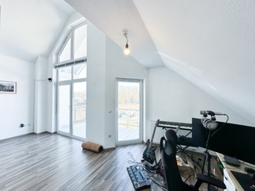 DIETZ: Lichtdurchflutete 4,5 Zimmer-Maisonette große Dachloggia – Galerie – Garage – Stellplatz - Zugang zur Dachloggia (663615)