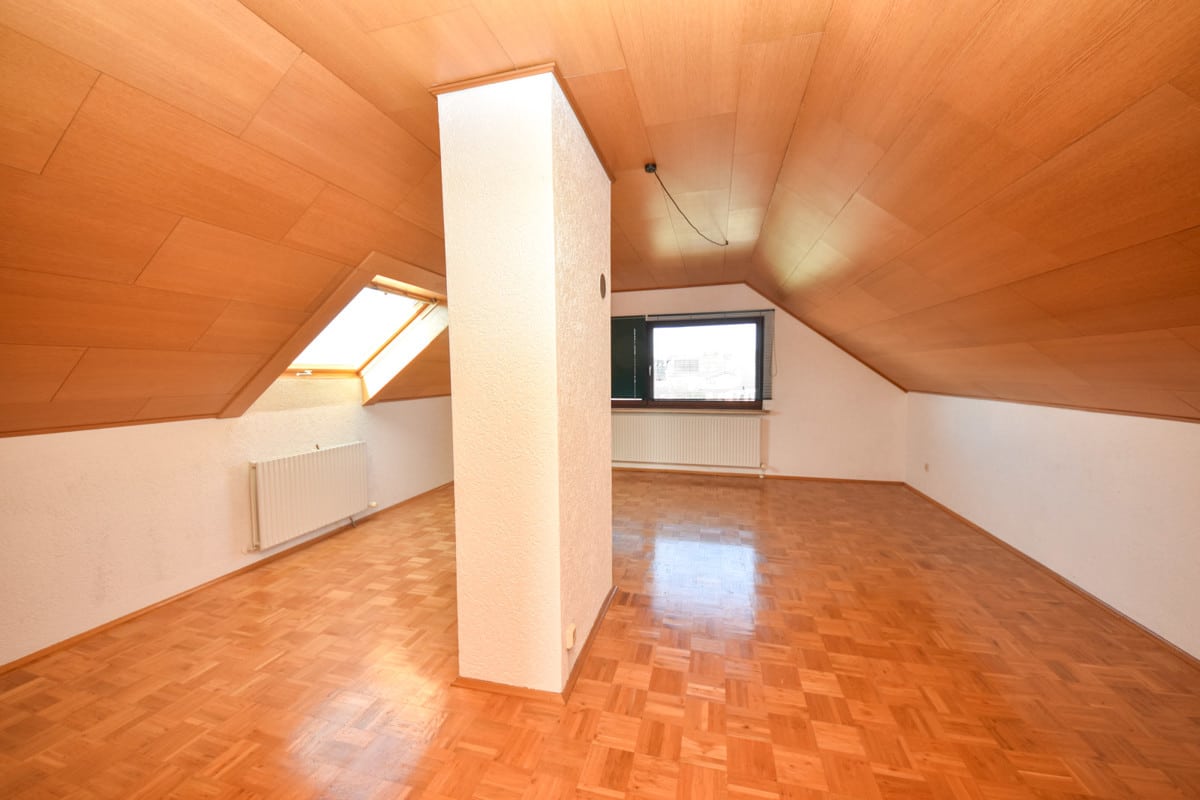 Schlafzimmer 1 von 2  DG