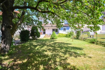 DIETZ: Gut geschnittenes 2-Familienhaus mit Garten, Garage und Nebengebäude in Babenhausen Langstadt - Garten (682567)