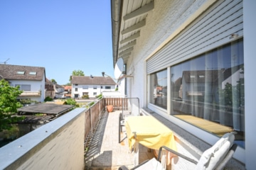 DIETZ: Gut geschnittenes 2-Familienhaus mit Garten, Garage und Nebengebäude in Babenhausen Langstadt - Balkon OG (682532)