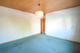 Schlafzimmer EG - DIETZ: Gut geschnittenes 2-Familienhaus mit Garten, Garage und Nebengebäude in Babenhausen Langstadt