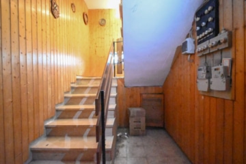 DIETZ: Gut geschnittenes 2-Familienhaus mit Garten, Garage und Nebengebäude in Babenhausen Langstadt - Treppenhaus KG (682563)