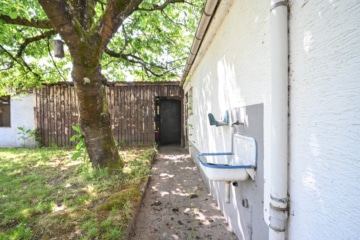 DIETZ: Gut geschnittenes 2-Familienhaus mit Garten, Garage und Nebengebäude in Babenhausen Langstadt - Garten (682569)