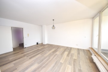 DIETZ: Einzugsbereite 3-Zimmer-Wohnung im Dachgeschoss mit Balkon, neuem Badzimmer und Gäste-WC! - Wohnen und Essen (654778)