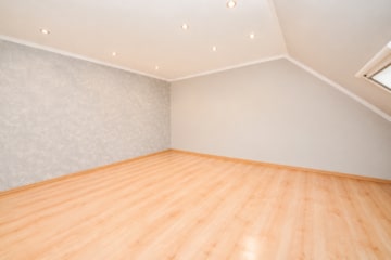 DIETZ: 10200,- Jahresnettomieteinnahme Eigentumswohnung mit guter Ausstattung – Nahe Mainparksee! - Wohnbereich mit Zugang zum Balkon (694651)