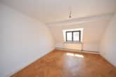 Schlafzimmer 2 von 2 - DIETZ: 3-4-Zimmer-Dachgeschosswohnung mit Aufzug – Beste Innenstadtlage von Aschaffenburg!
