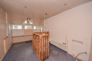 DIETZ: Ladengeschäft – Verkaufsfläche im Erdgeschoss von 197,50m² zentral gelegen in Sailauf - Büroräume (680789)