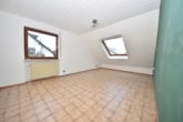 DIETZ: 3 Zimmerwohnung mit Einbauküche und 2 Balkonen in ruhiger Lage von Eppertshausen - Schlafzimmer 1