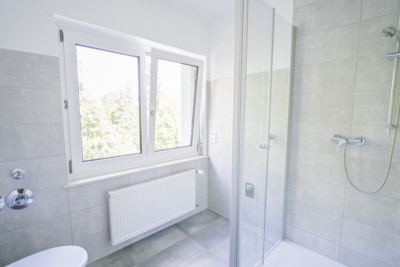 DIETZ: 3-Zimmer-Wohnung im 1. OG im energetisch sanierten 7-FH m. Balkon n. Godelsberg und Waldrand! - Tageslichtbadezimmer mit Dusche (702730)