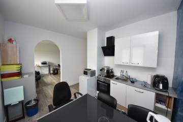 DIETZ: Wohn-, Büro-, Hallen und Geschäftshaus – genehmigte Bauvoranfrage für weiteren Bau Bestelage! - Küche Büro OG 1 (628721)