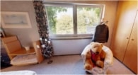 Eines der Schlafzimmer - DIETZ: Wohn-, Büro-, Hallen und Geschäftshaus – genehmigte Bauvoranfrage für weiteren Bau Bestelage!