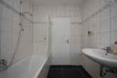 DIETZ: 4-5 Zimmer-Wohnung im ersten Obergeschoss in ruhiger Randlage von Babenhausen! - Tageslichtbad