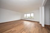 DIETZ: 4-5 Zimmer-Wohnung im ersten Obergeschoss in ruhiger Randlage von Babenhausen! - Wohnzimmer