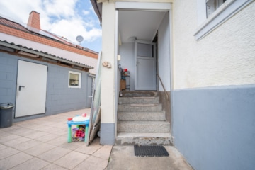 DIETZ: Einfamilienhaus mit Innenhof, kleinem Nebengebäude und Garage in Schaafheim – Radheim. - Eingangsbereich (688735)