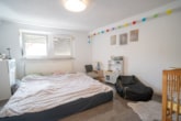 Schlafzimmer 2 OG - DIETZ: Einfamilienhaus mit Innenhof, kleinem Nebengebäude und Garage in Schaafheim – Radheim.