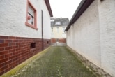 DIETZ: 1-2 Familienhaus in ruhiger Lage in Reinheim zu verkaufen! - Einfahrt