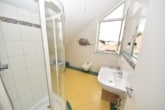 DIETZ: Schöne Wohnlage! Sehr gepflegte 3-Zimmer-Maisonettewohnung im Dachgeschoss! - Tageslichtbad 2 von 2