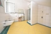 DIETZ: Schöne Wohnlage! Sehr gepflegte 3-Zimmer-Maisonettewohnung im Dachgeschoss! - Tageslichtbad 2 von 2